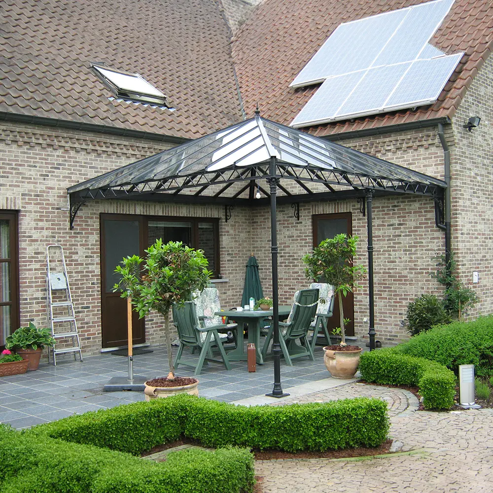 pergola-pyramide-verre-jardin